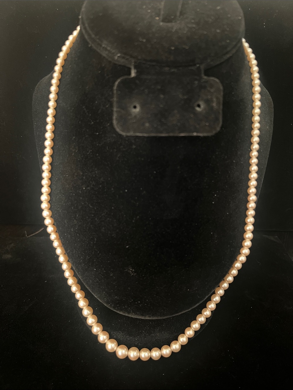 Vintage signed Marvella single-strand Necklace - Graduated, simulated Pearls.